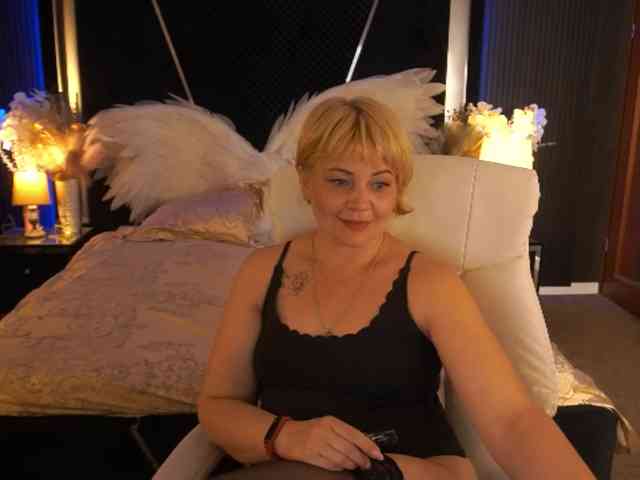 AmiraNight webcam