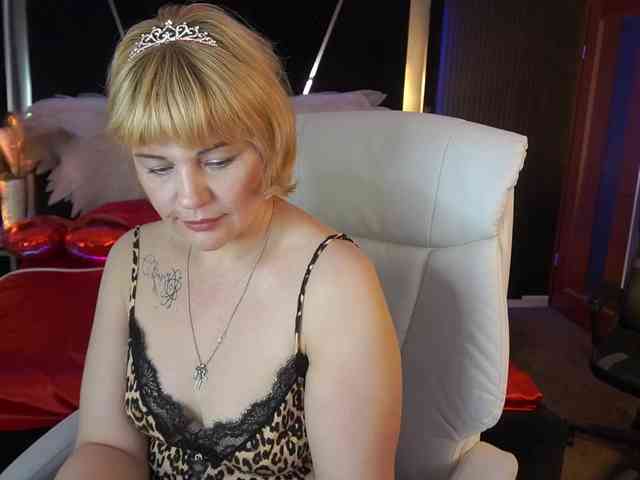 AmiraNight webcam