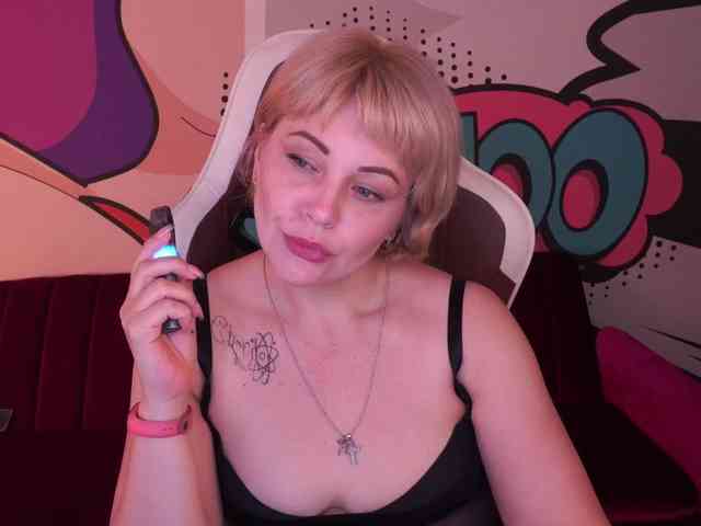AmiraNight webcam