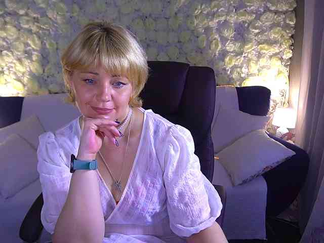 AmiraNight webcam