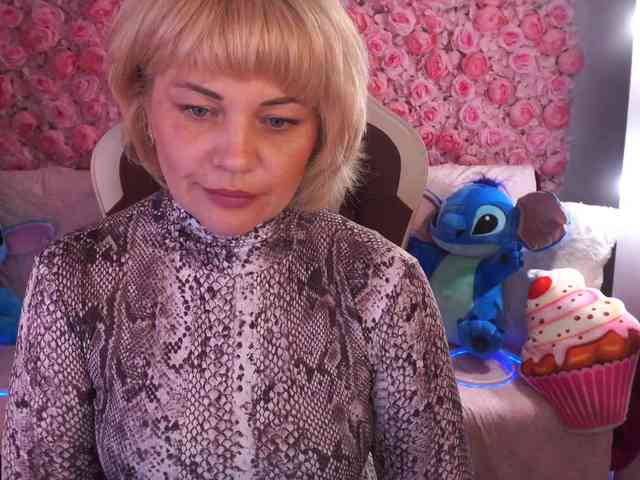 AmiraNight webcam