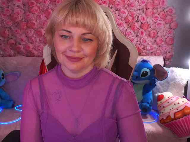 AmiraNight webcam