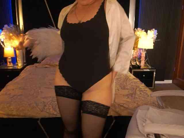 AmiraNight webcam