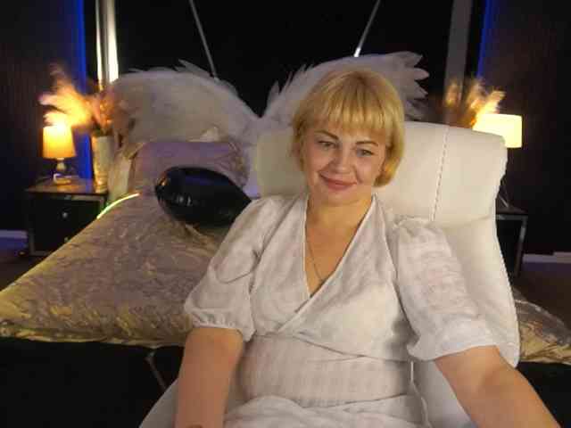 AmiraNight webcam