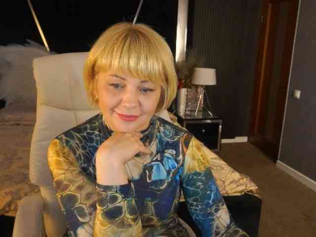 Model: AmiraNight