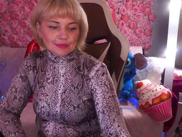 AmiraNight webcam