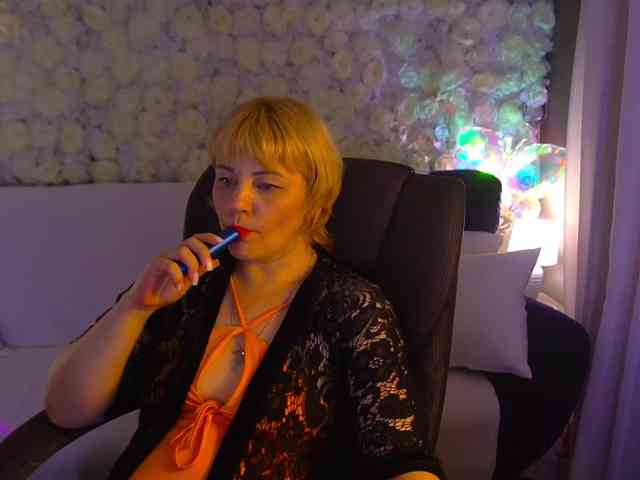 AmiraNight webcam