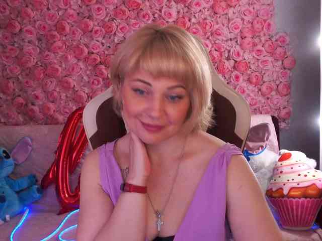AmiraNight webcam