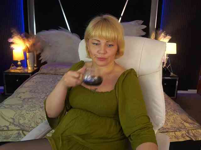 AmiraNight webcam