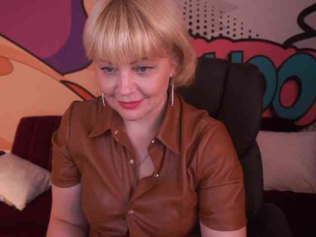 AmiraNight webcam
