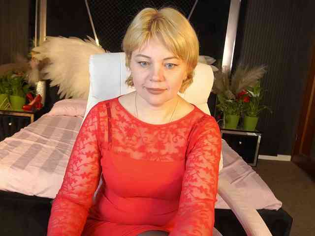 AmiraNight webcam