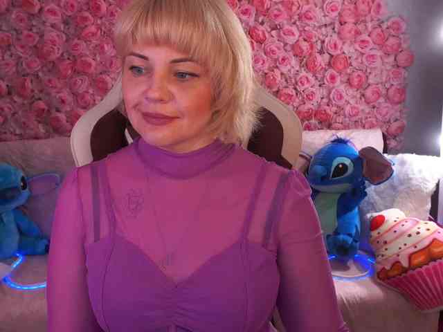 AmiraNight webcam