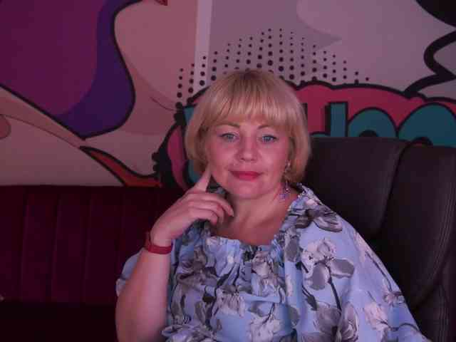 AmiraNight webcam