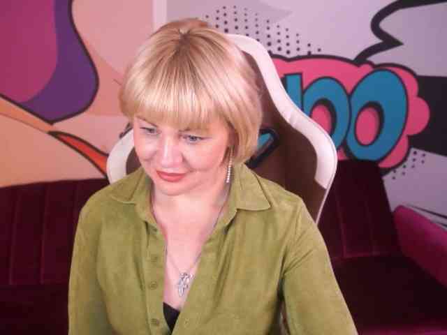 AmiraNight webcam
