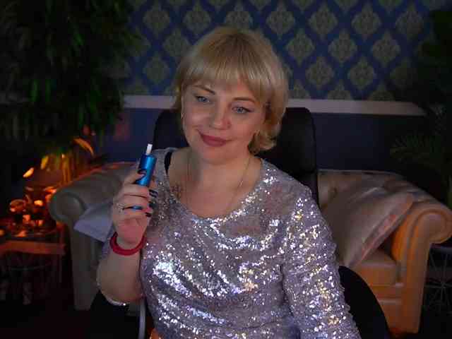AmiraNight webcam