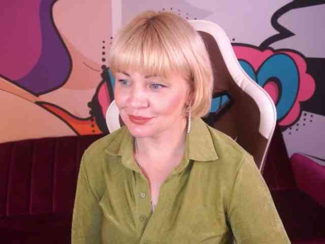 AmiraNight webcam