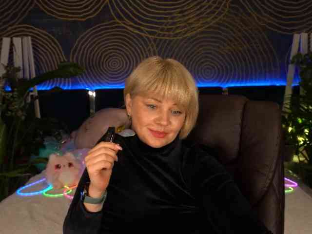 AmiraNight webcam