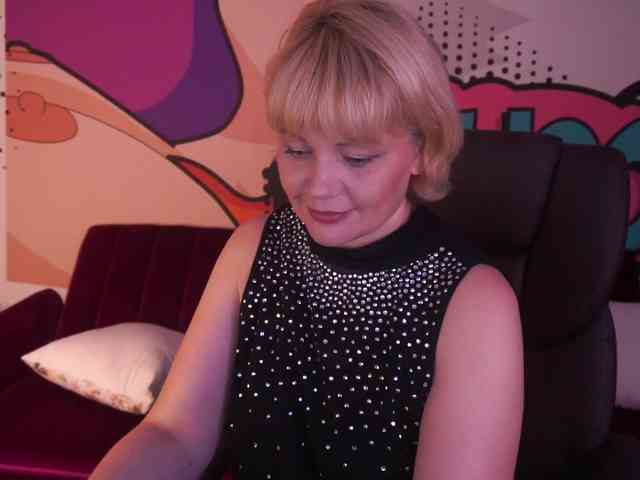 AmiraNight webcam