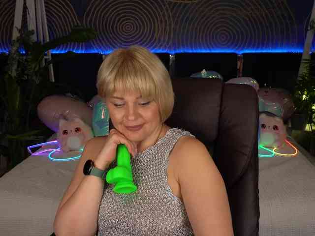 AmiraNight webcam