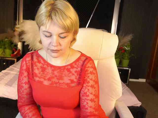 AmiraNight webcam