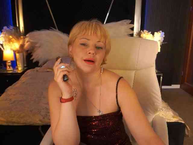 AmiraNight webcam