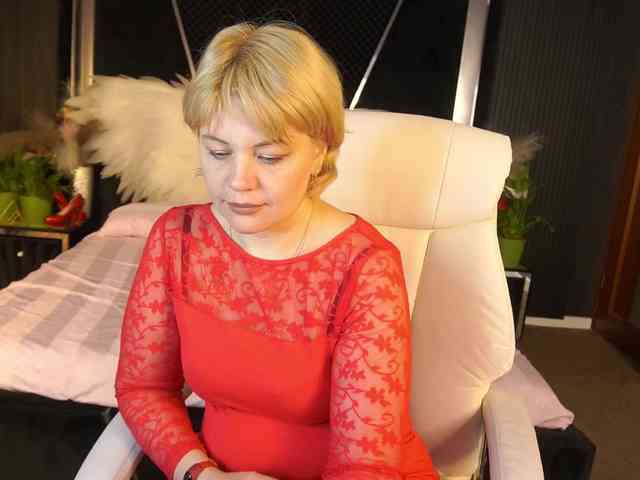 AmiraNight webcam