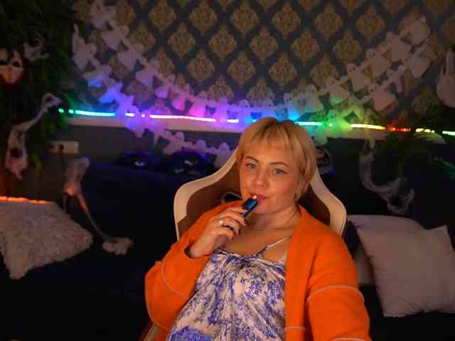 AmiraNight webcam