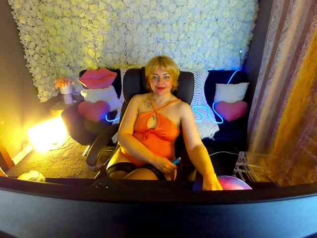 AmiraNight webcam