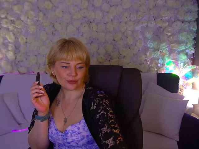 AmiraNight webcam