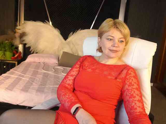 AmiraNight webcam