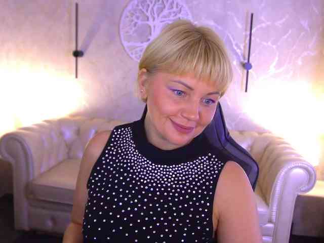 AmiraNight webcam
