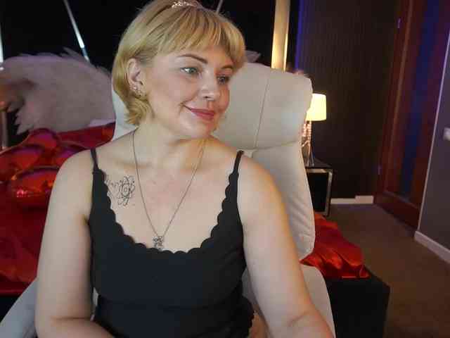 AmiraNight webcam