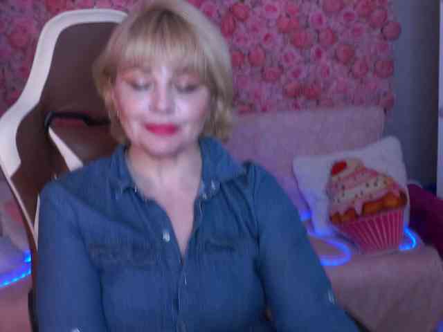 AmiraNight webcam