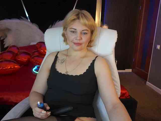 AmiraNight webcam
