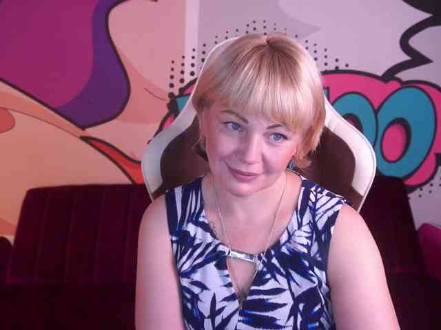 AmiraNight webcam