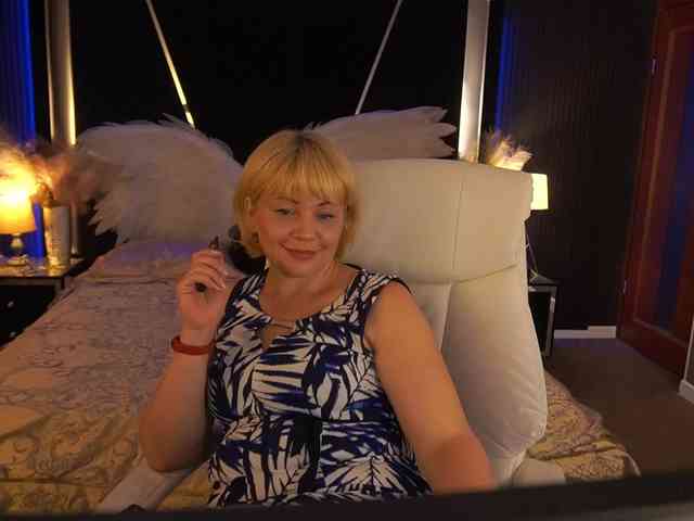 AmiraNight webcam