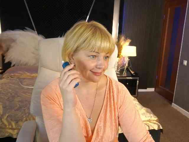 AmiraNight webcam