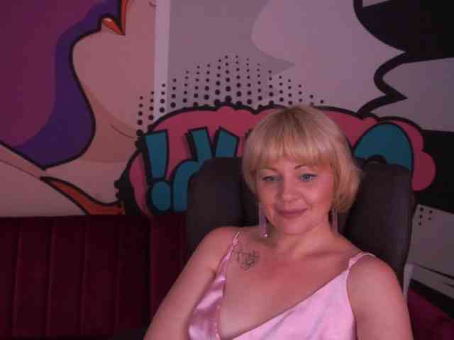 AmiraNight webcam