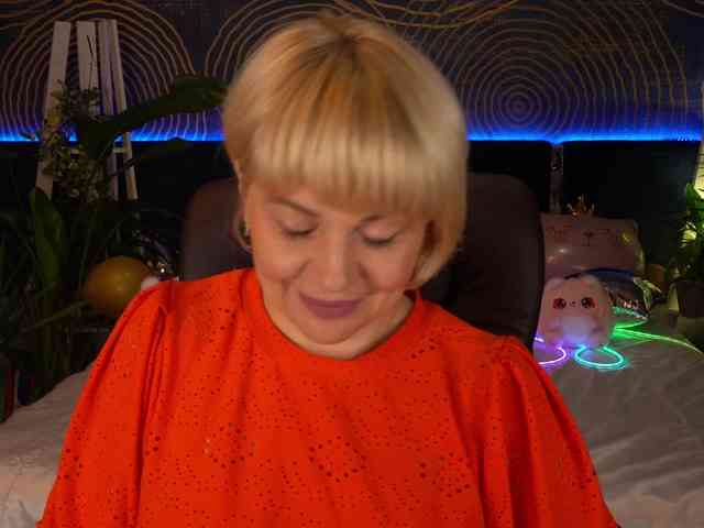 AmiraNight webcam