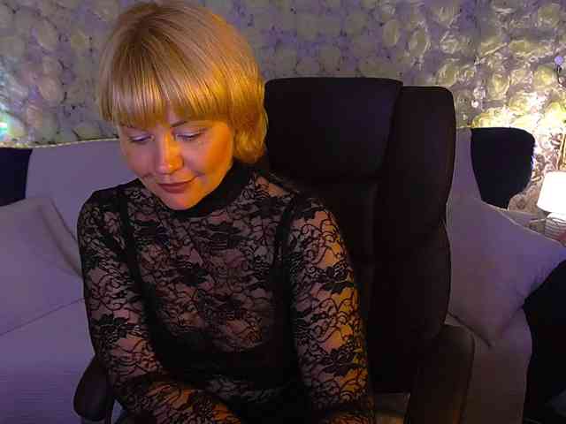 AmiraNight webcam