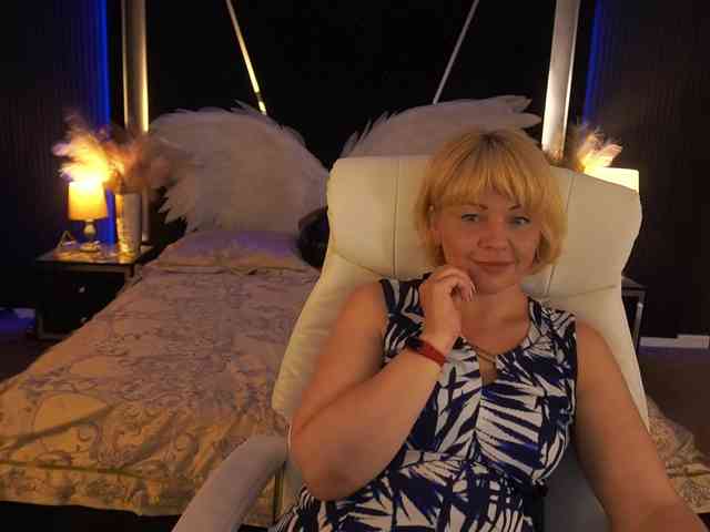 AmiraNight webcam