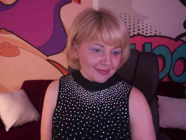 AmiraNight webcam
