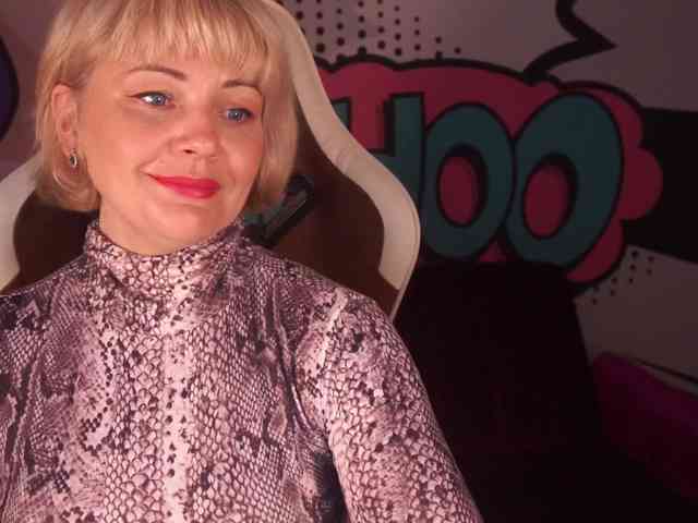 AmiraNight webcam