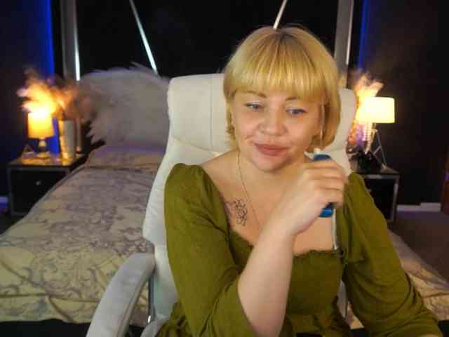 AmiraNight webcam