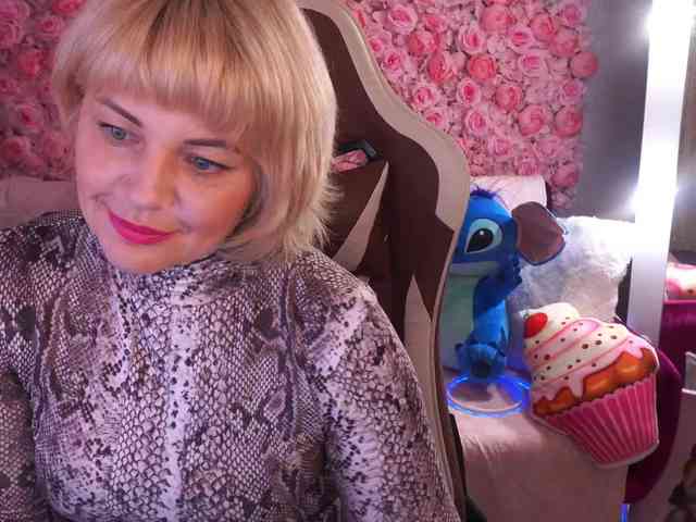 AmiraNight webcam