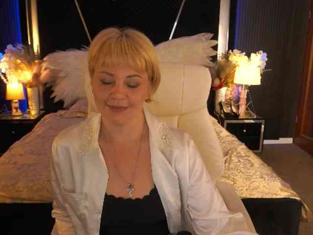AmiraNight webcam
