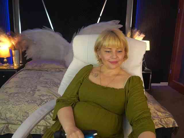 AmiraNight webcam