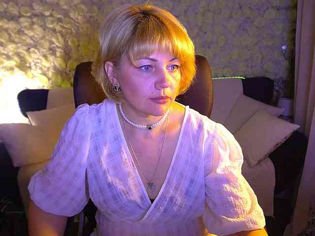 AmiraNight webcam
