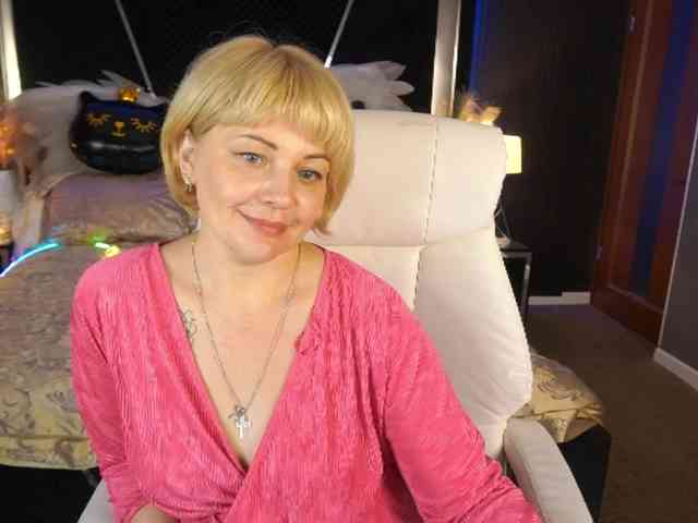 AmiraNight webcam
