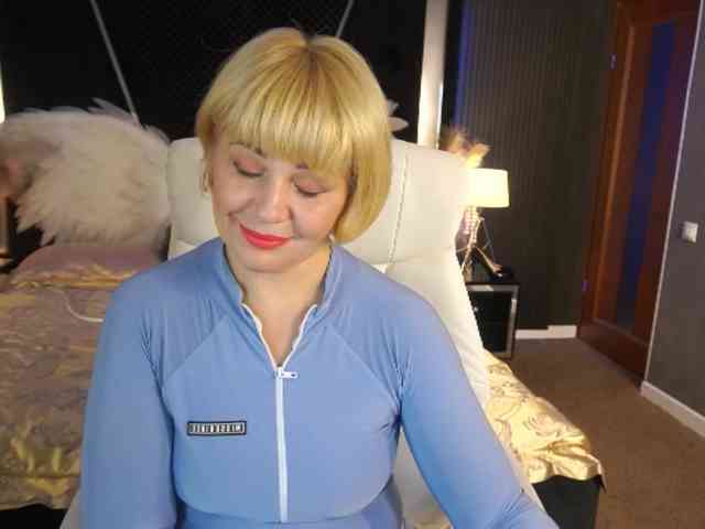 AmiraNight webcam